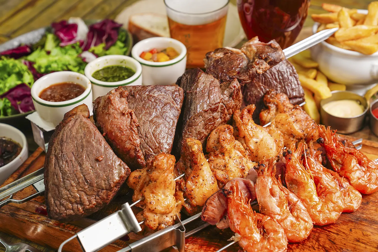 シュラスコ専用窯で焼き上げる肉