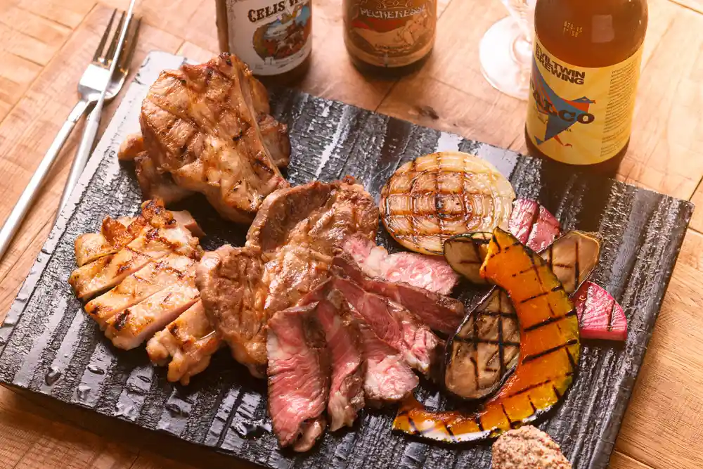 ボリューム満点の肉料理